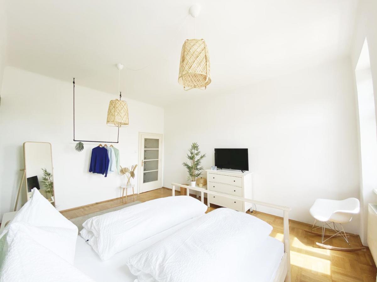 Sunny Apartment Near Belvedere Castle Wina Bagian luar foto